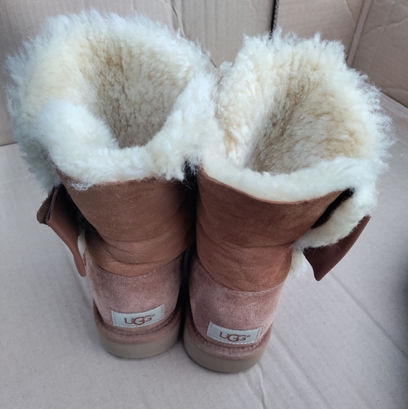 UGG | Daelynn Chestnut Shearling Boot w/ Bows Size 6 Womens - Picture 7 of 15